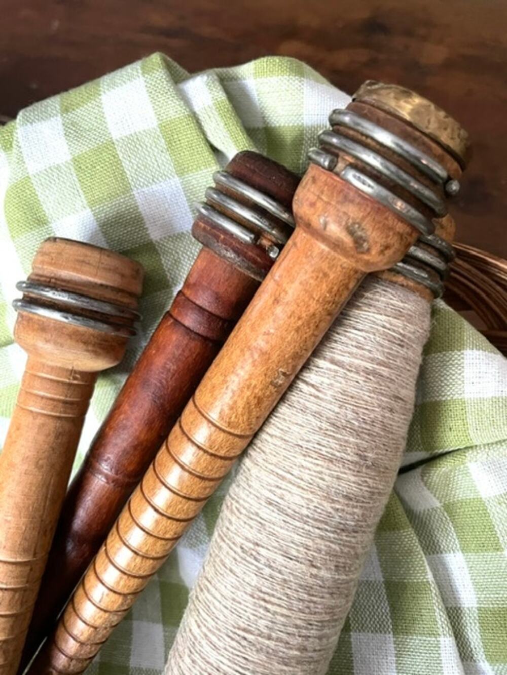 Vintage 4 Wooden Bobbins Textile Spindles Primitive Farmhouse Cottagecore Set 3